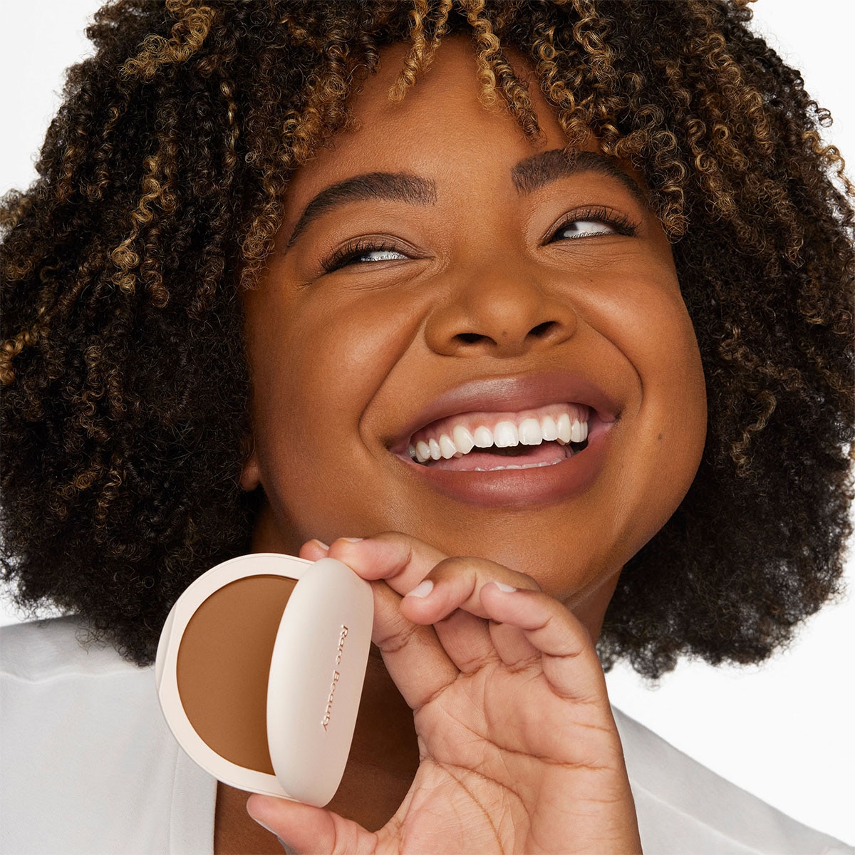 TRUE TO MYSELF TINTED PRESSED TALC-FREE FINISHING POWDER (POLVO FIJADOR PARA ROSTRO)